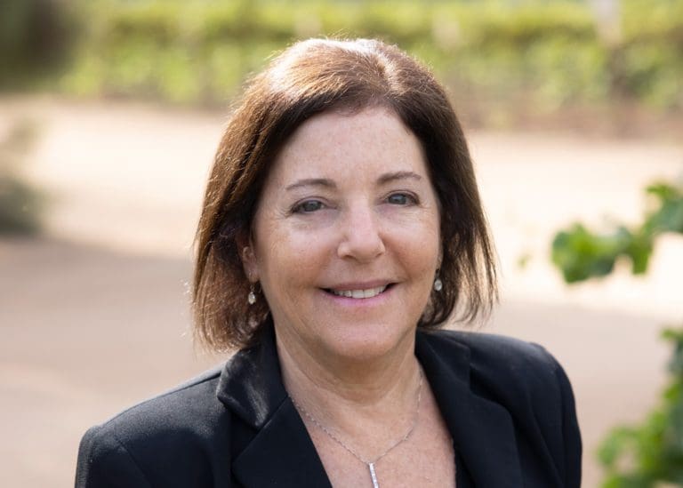 Tracey Head Shot_thumbnail