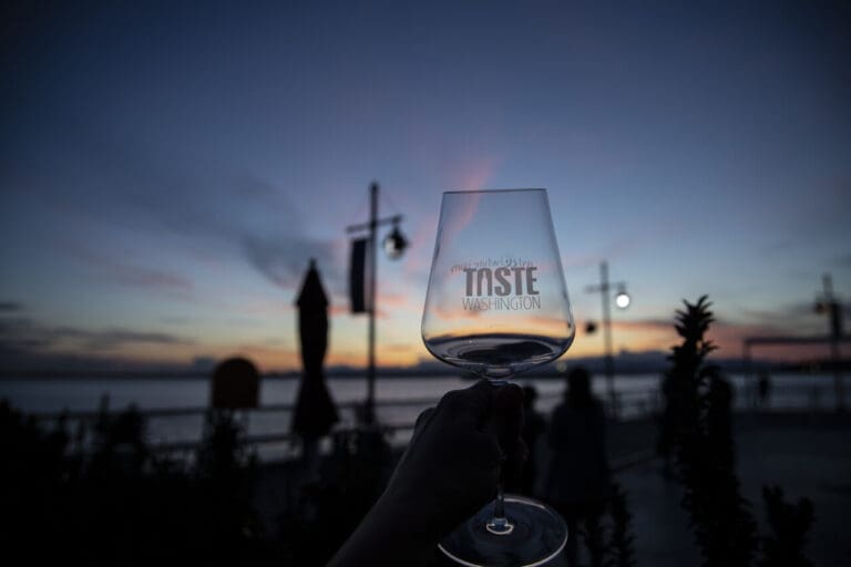 Red & White Party - Jannie Huang