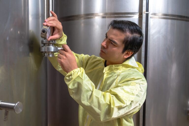 Expertise,Male,Wine,Making,Working,In,Modern,Wine,Cellar,Manufacturing