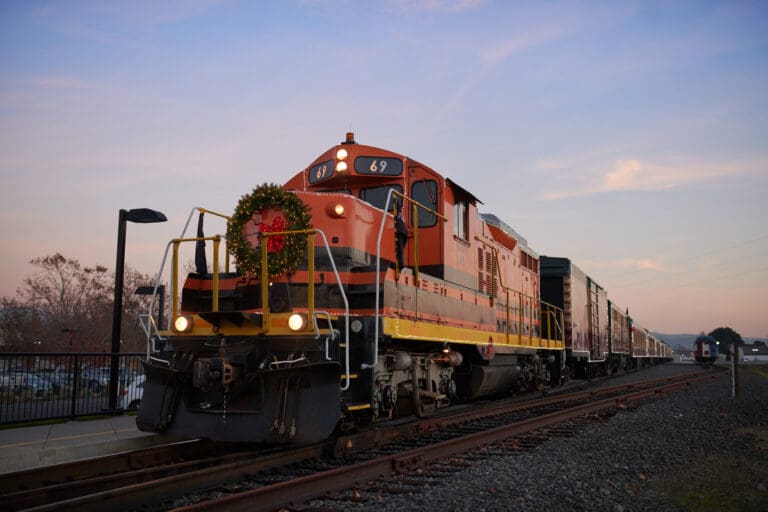 Napa-Valley-Wine-Train’s-Santa-Train