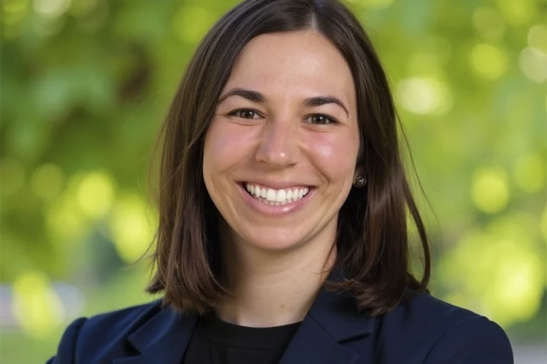 Megan Bell Headshot