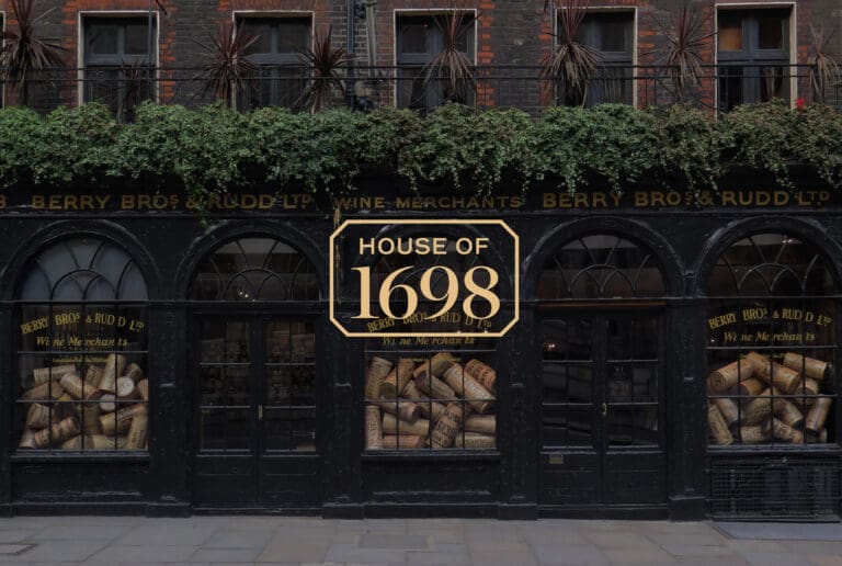 London_No3-Window-Display_House-1698-gold